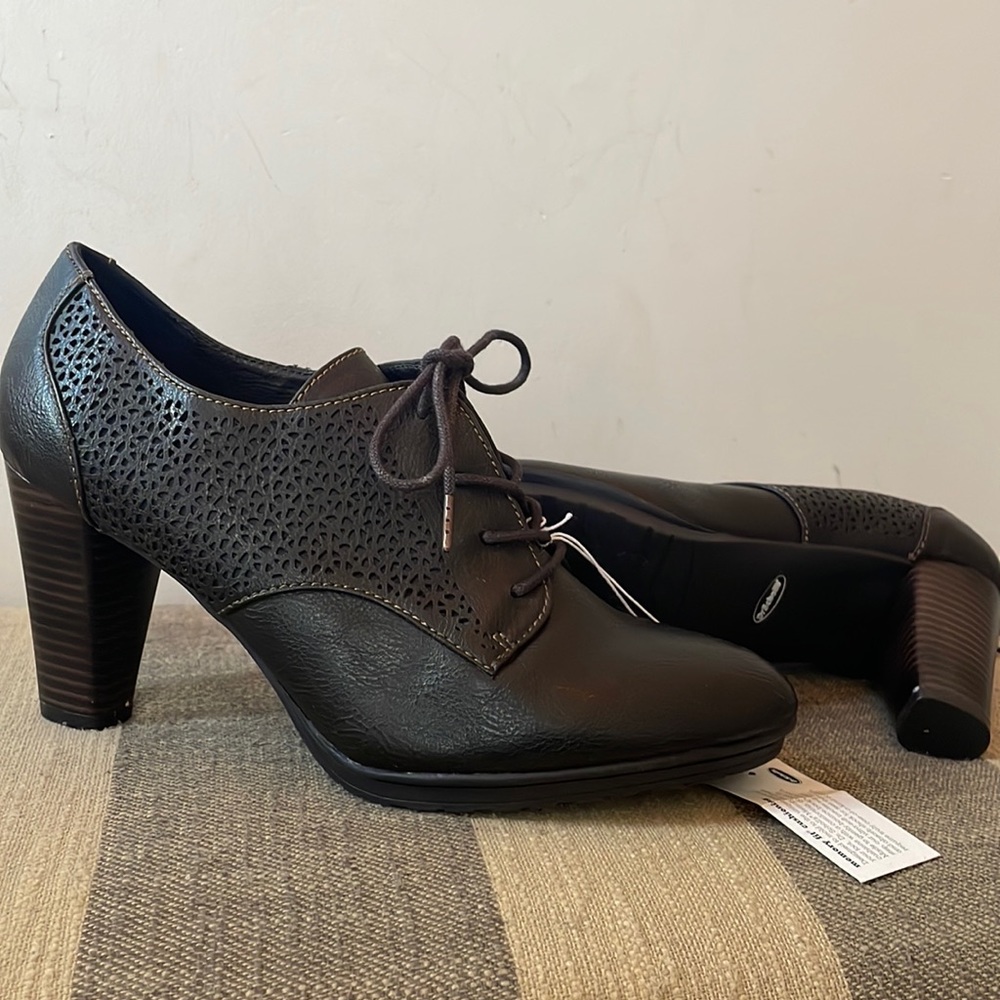 Dr scholls memory foam. Very confortable,